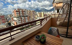 Urban Charm Studio With Balcony