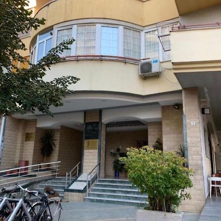Urban Charm Studio With Balcony Tirana Exterior foto