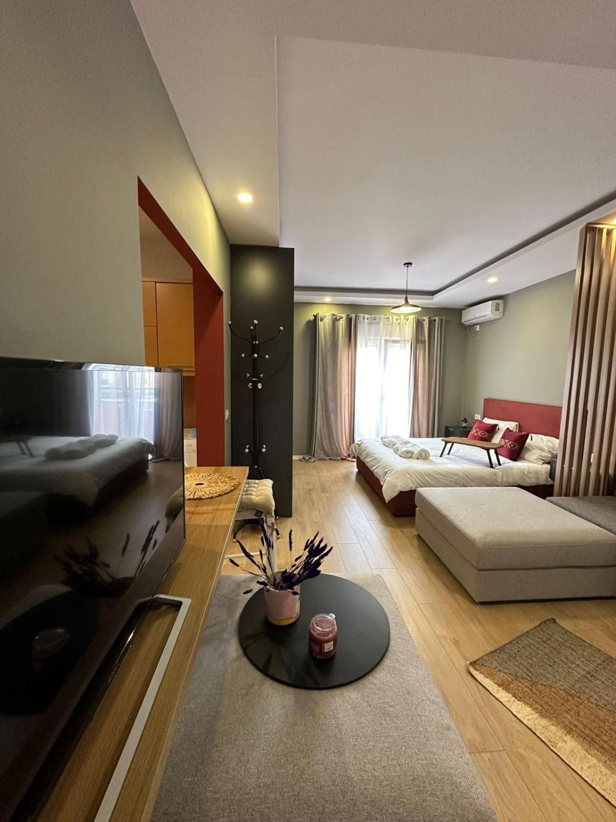 Urban Charm Studio With Balcony Tirana Exterior foto