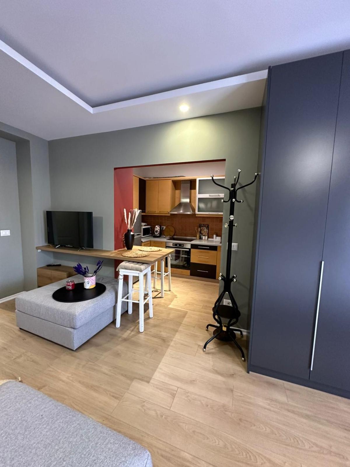 Urban Charm Studio With Balcony Tirana Exterior foto