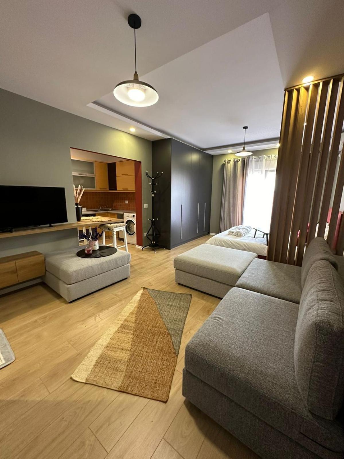 Urban Charm Studio With Balcony Tirana Exterior foto