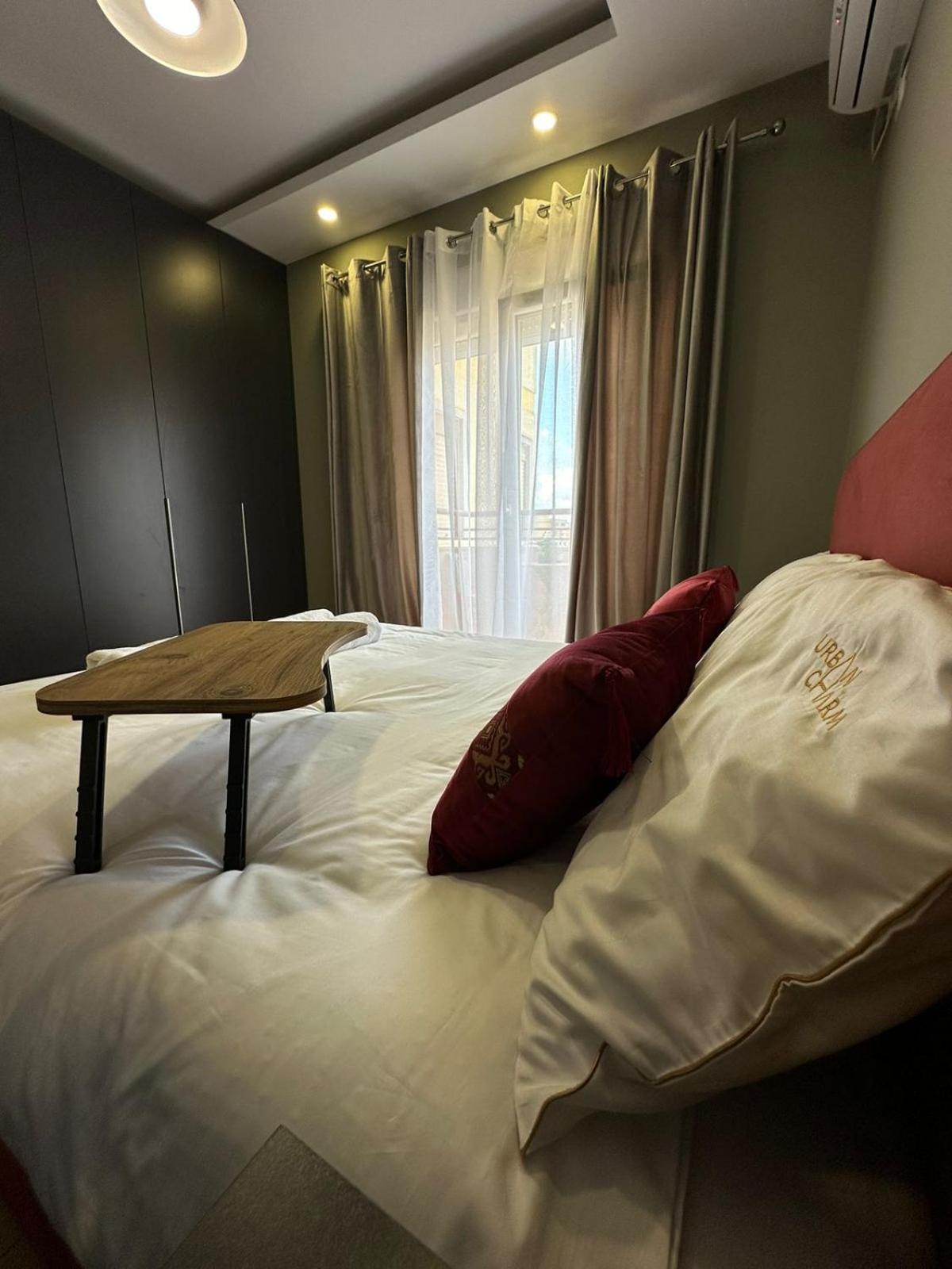 Urban Charm Studio With Balcony Tirana Exterior foto